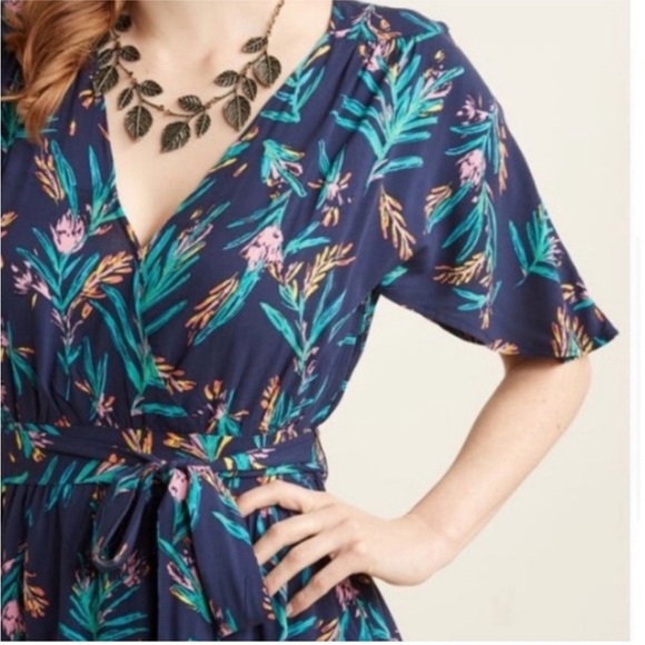 Modcloth Romantic Renewal Faux Wrap Midi Dress Navy Floral Vacation Pink Size XS - Picture 17 of 17
